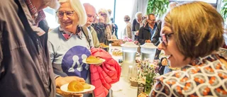 Festligt, folkligt och fullsatt – men stretigt