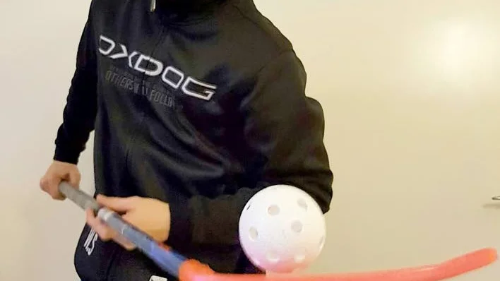 Tränar mycket. William Samuelsson tränar innebandy tre gånger i veckan. Utöver det springer han och tränar på gym.