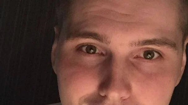 HUSÄGARE. För bara några månader köpte Alexander Axberg och sambon hus i Boden. " Nu tvingas jag lägga om lånen, får hoppas på några amorteringsfria månader, innan jag hittar ett nytt jobb", säger Alexander.