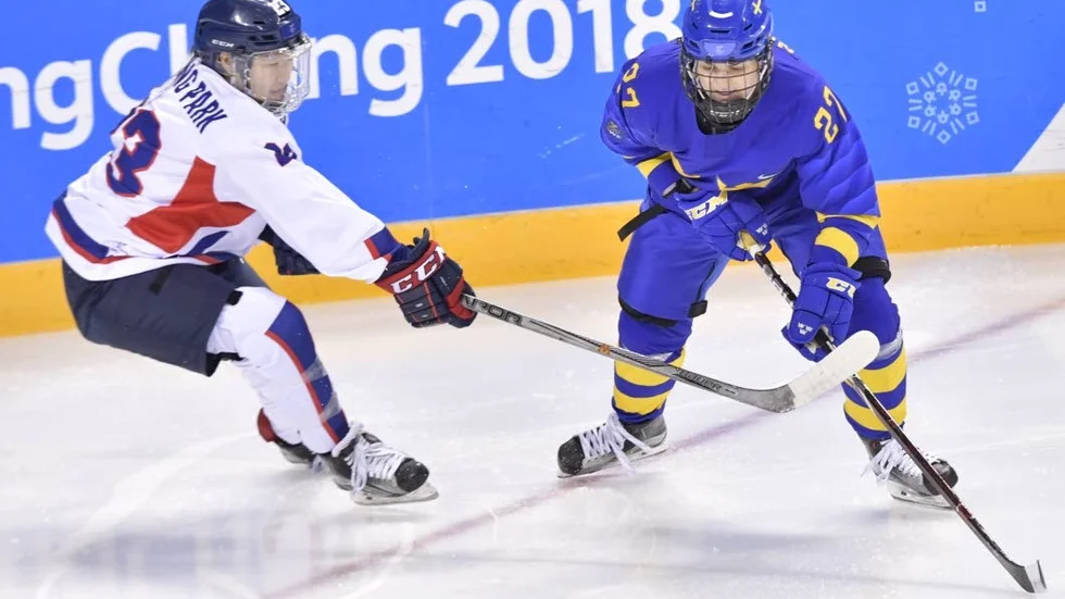 Luleå Hockeys Emma Nordin är en av de som kommer att drabbas när SOK minskar sitt ekonomiska stöd.