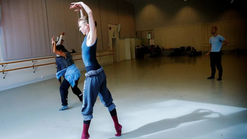 Lokal för dansen. Kommunen vänder sig till fastighetsägarna i Luleå och söker lokal för dansens behov. Bilden togs vid ett residens som Dans i Nord höll i Piteå förra hösten.