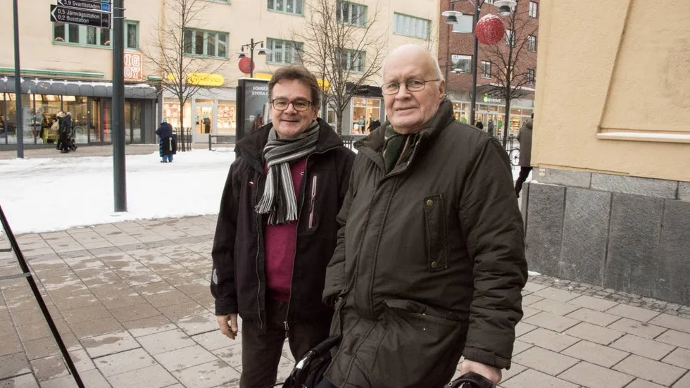 Avslöjar. "Vårt motto är svamp till alla", säger ordförande Göran Lidén, som skrivit Svampklubbens plockguide tillsammans med Roger Eliasson (till vänster).