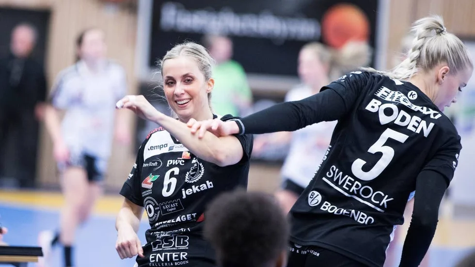 EGNA HÄNDER. Emmy Nordmark och Boden Handboll har en slutspelsplats i egna händer inför den sista omgången.