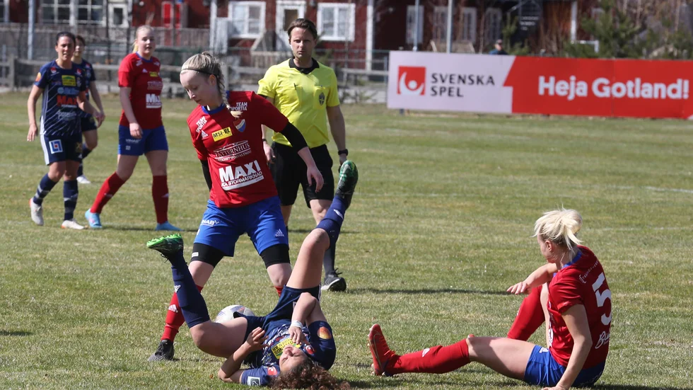 Borens IK fick mest försvara sig mot P18 på Gotland. Matchen i Visby förlorades med 0-4. Nu har Motalalaget startat ettan med två raka förluster.