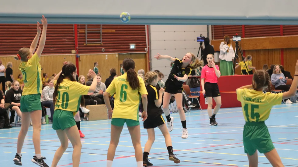 När Katrineholm handboll cup spelas för 26:e gången är flicklagen fler än pojklagen.