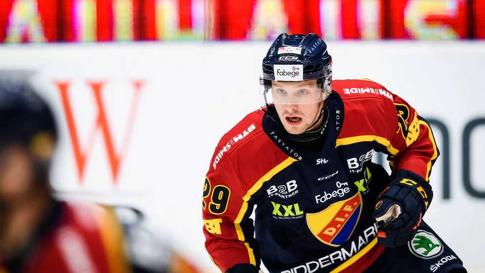 Sebastian Strandberg uppges vara nära att skriva för LHC.