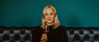 Moa, 27, flyttade till Skottland för en dansutbildning – började jobba med whisky: "Lite efter i Sverige"