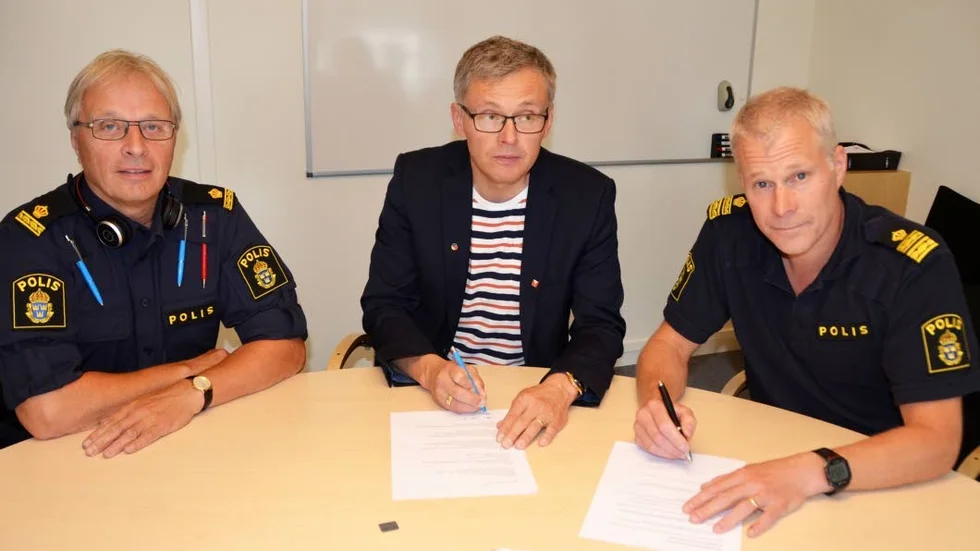 SAMVERKANSAVTAL. Torgny Olofsson, Tommy Nilsson och Lars Öberg.