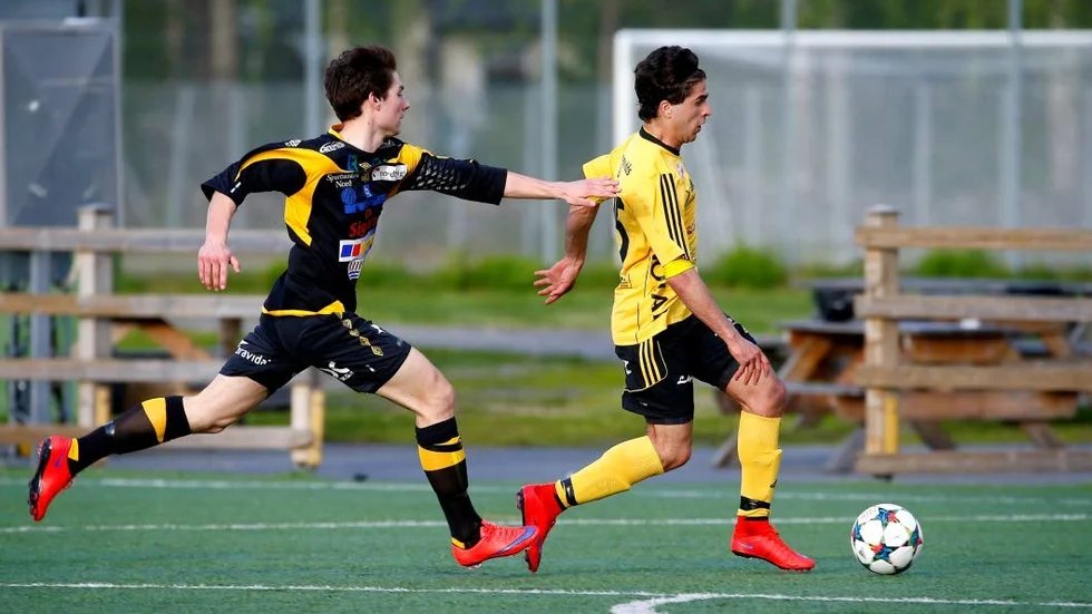 Andreas Grimstad i den svarta Infjärdentröjan.