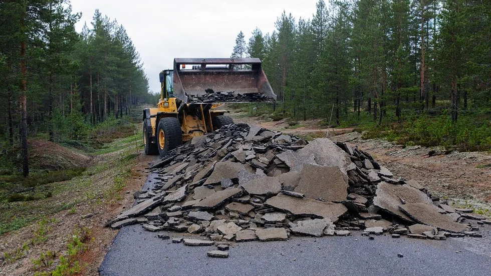 HÄR FÖRSVINNER VÄGEN. "Jag kanske planterar skog där" säger Bo Nordebo, apropå framtidsplanerna.