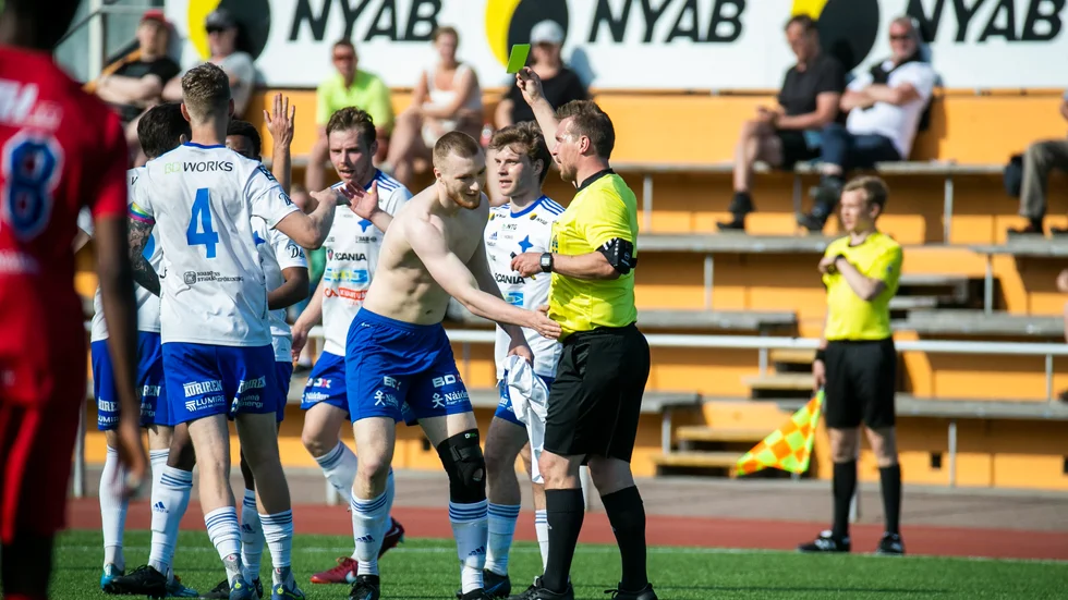 Inhopparen Oscar Faulds blev IFK Luleås matchvinnare med två mål på övertid när Kiruna FF besegrades med 2–0.