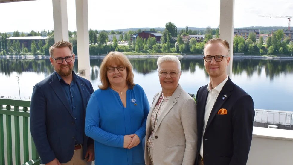 Per Boström (KD), Christina Soldan (L), Carina Sundbom (C) och Andreas Löwenhöök (M) presenterade ett tydligt budgetalternativ till den S-ledda politiska majoriteten.