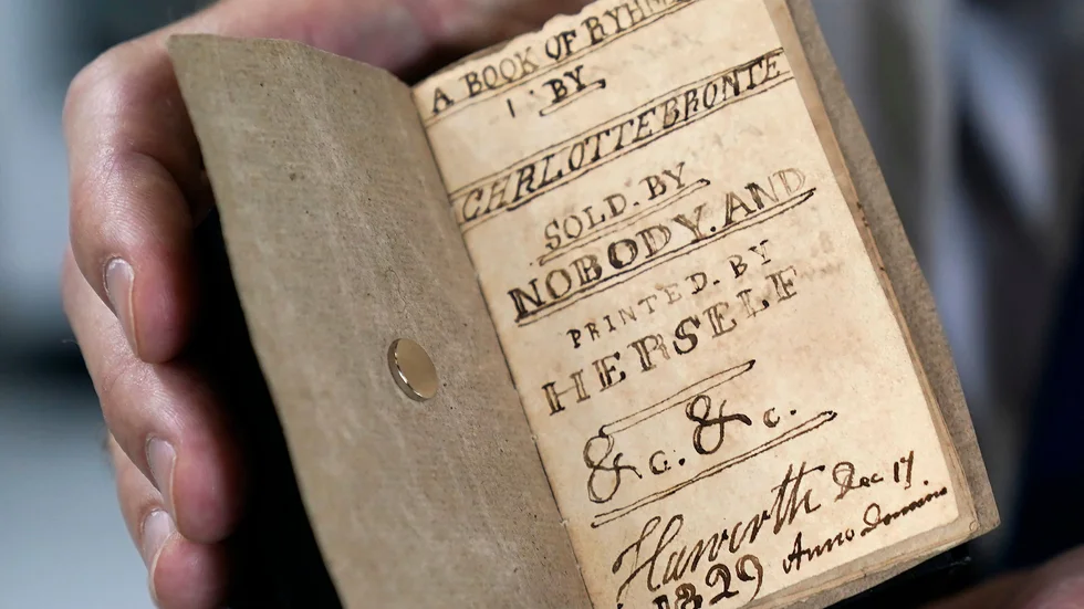 Boken skrevs av Charlotte Brontë när hon var 13 år och har ansetts vara försvunnen.