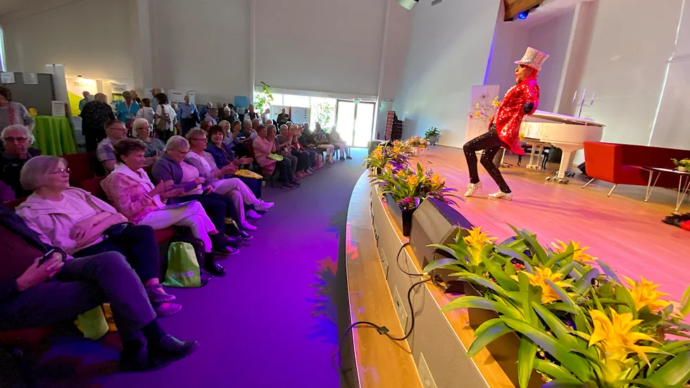 Mr Björta bjuder på show under mässan.