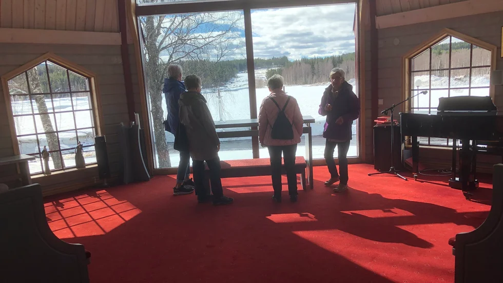 Den vackra "isbergsfyllda" Storforsen kunde upplevas från hotellet.