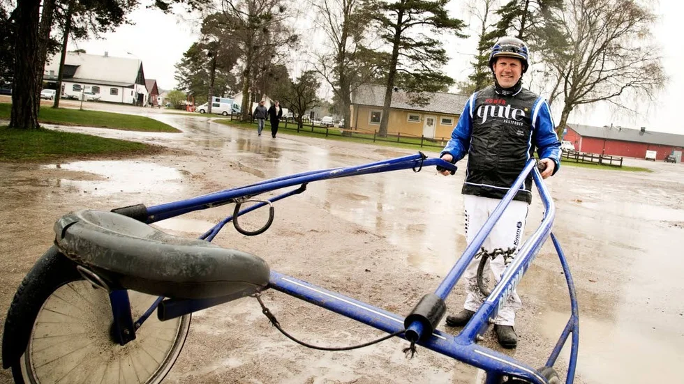 Proffstränaren Henrik Hoffman var ute och testade den nya banan.