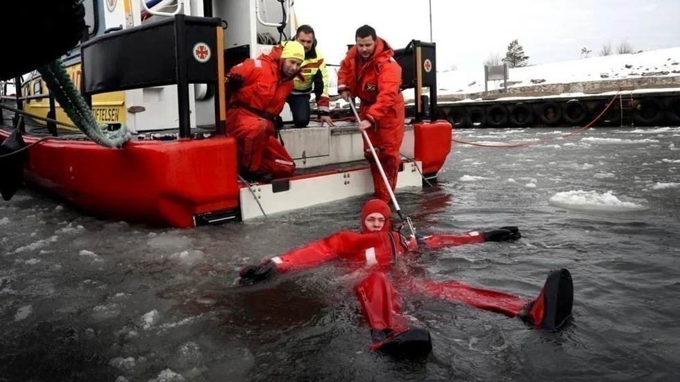 Frivilliga sjöräddarna från RS Vändburg/Burgsvik. Här är Mikael Johansson tillsammans med Håkan Mattsson, Sebastian Stensson och Jan Bergwall. Prisades å fredagen  som Årets Sjöräddare 2014 gjordes dock Mikael Johansson och Håkan Mattsson tillsammans med Micke Jaresand och Björn Ullberger.