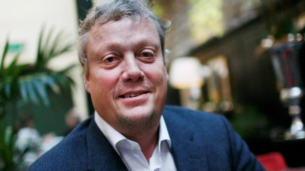 Jonas Jonasson hoppas att Robert Gustafsson får en guldbagge för sin roll som Allan Karlsson.