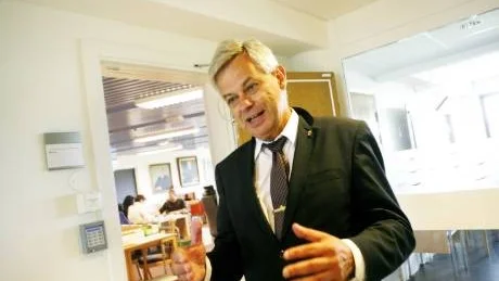 Morten Spencer är ytterst ansvariga för den slutliga rösträkningen som i går inleddes på länsstyrelsen i Visby. Onsdag kväll meddelas det definitiva resultatet.