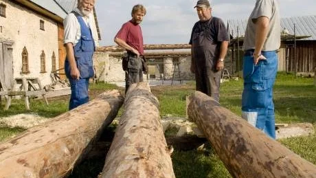 Funderingar över nästa lyft. Från vänster Jan Norberg, Gunnar Wends, Erland Persson och Jannes son Jonas. Foto: Cecilia Mellberg