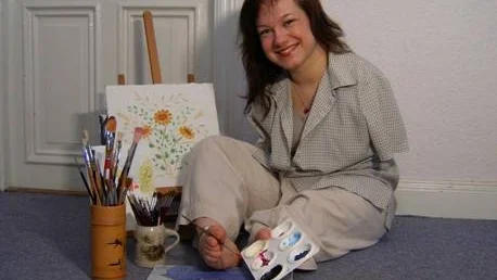 Konstnär. Lena Maria Klingvall målar sina tavlor med fötterna.foto: privat