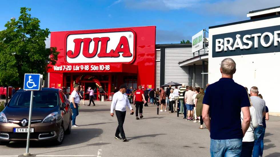 Många hade tagit sig till den nyöppnade butiken för att få ta del av erbjudandena. Enligt varuhuschefen Christer Gustavsson var det en verktygssats med elverktyg som gått bäst. 