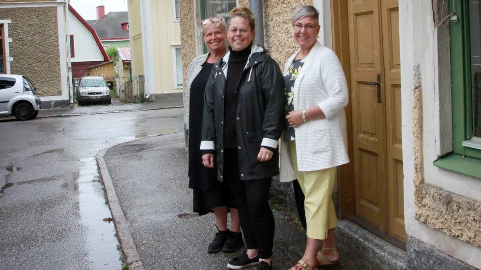 Susanne Brandell, Camilla Trolle och Carina Carlsson är några av arrangörerna bakom årets torgkvällar i Malmköping.
