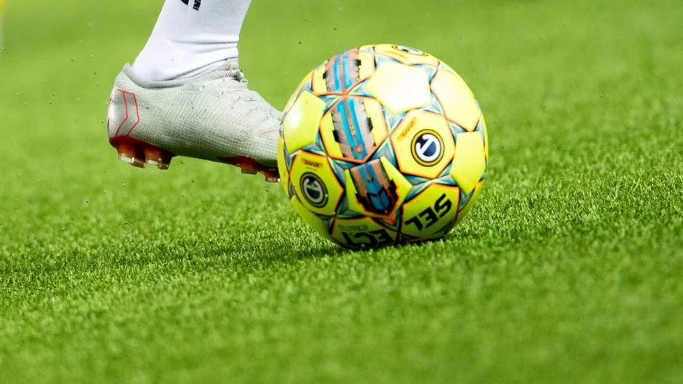 Slagsmål utbröt mitt under A-lagsmatchen.