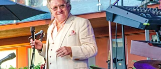 Tommy Körberg spelar på Bomans