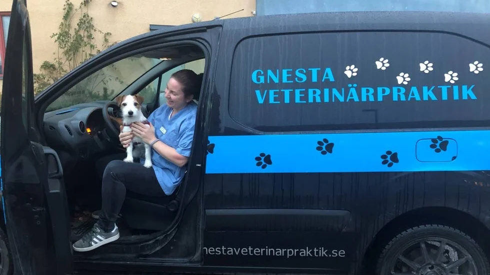 Upptagningsområdet är nästan hela Sörmland. Emma är ofta på resande fot.