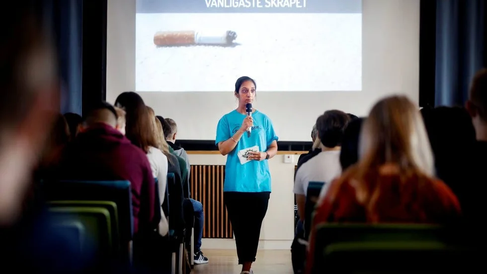Talvin Kaur Logani, en av två föreläsare från A Non Smoking Generation besökte Rinmangymnasiet under torsdagen.
