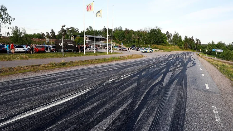 På måndagskvällarna är raksträckan vid Läggesta station vanligen fylld av motorentusiaster, men den här sommaren har de blivit allt färre.