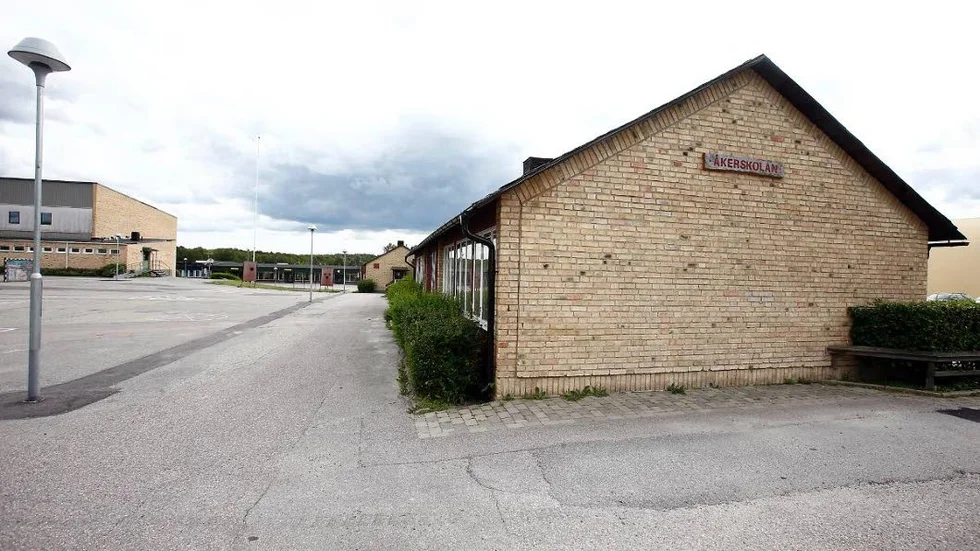 En ny taktik ska testas för att få fast de som vandaliserar på Åkerskolan, meddelar den administrative chefen på SFAB.