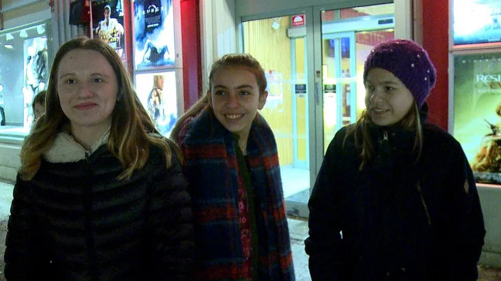 Samira Midebjörk, Maya Cerwat och Jessica Henriksson nappade på erbjudandet om gratis bio.
