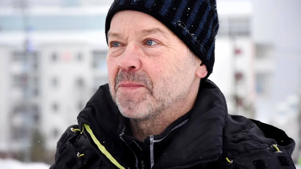 Skulptören. Luleå kommuns isskulptör Hans Englund är handledare.