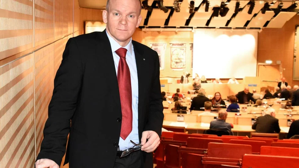 Kritisk. Lars-Åke Mukka, C-poltiker i regionstyrelsen, är kritisk till förslaget att avveckla röntgenläkarna vid sjukhusen i Kiruna och Kalix.