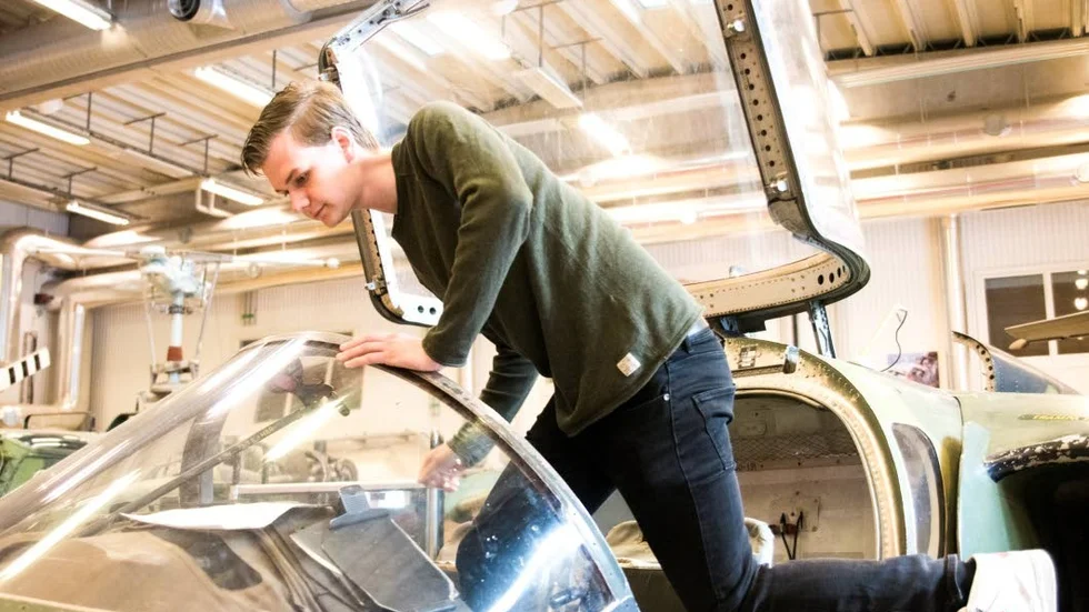 Ett stort steg. Joel och hans mamma flyttade till Norrbotten från Rimbo utanför Stockholm för att han skulle gå flygteknikgymnasiet.