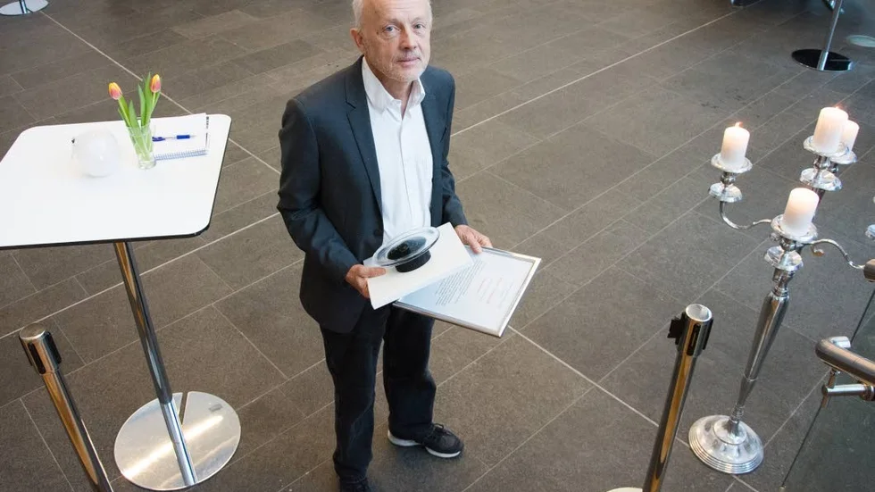 Prisad. Bosse Lindqvist tilldelas Eric Forsgrens dokumentärfilmspris 2017. Priset är Sveriges största dokumentärsfilmspris med en prissumma på 100 000 kronor.