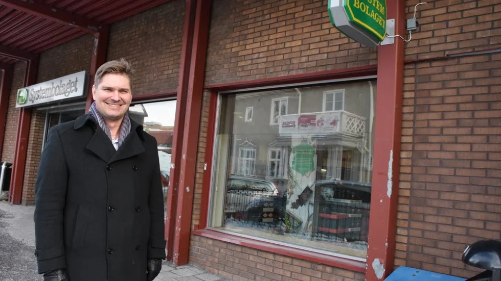 Krävde parkering. Systembolaget krävde en stor parkering i direkt anslutning till den nya butiken i centrum - och kommunen gav efter. "Vi måste visa acceptans för deras önskemål", säger Stefan Sydberg (M).