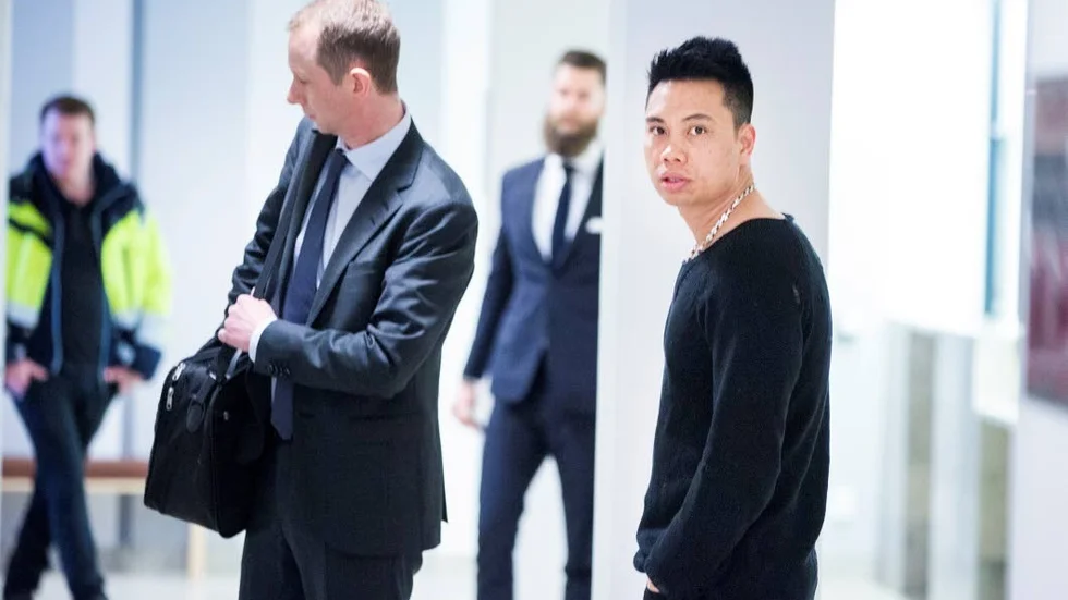 Advokat Magnus Eriksson och hans klient Hung Nguyen.
