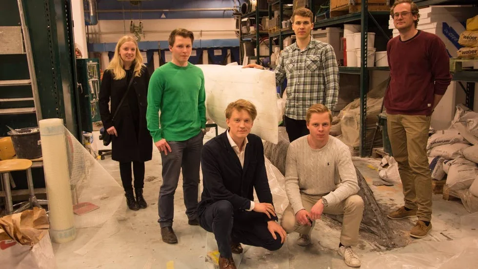 Ett kul äventyr. Studenterna som ska tävla med egenhändigt konstruerade betongkanoter beskriver det hela som ett kul äventyr. Från vänster doktoranden Magdalena Rajczakowska, Felix Jelleryd, Niklas Törnå, Hampus Jelleryd, Olov Söderlund och Richard Skog.