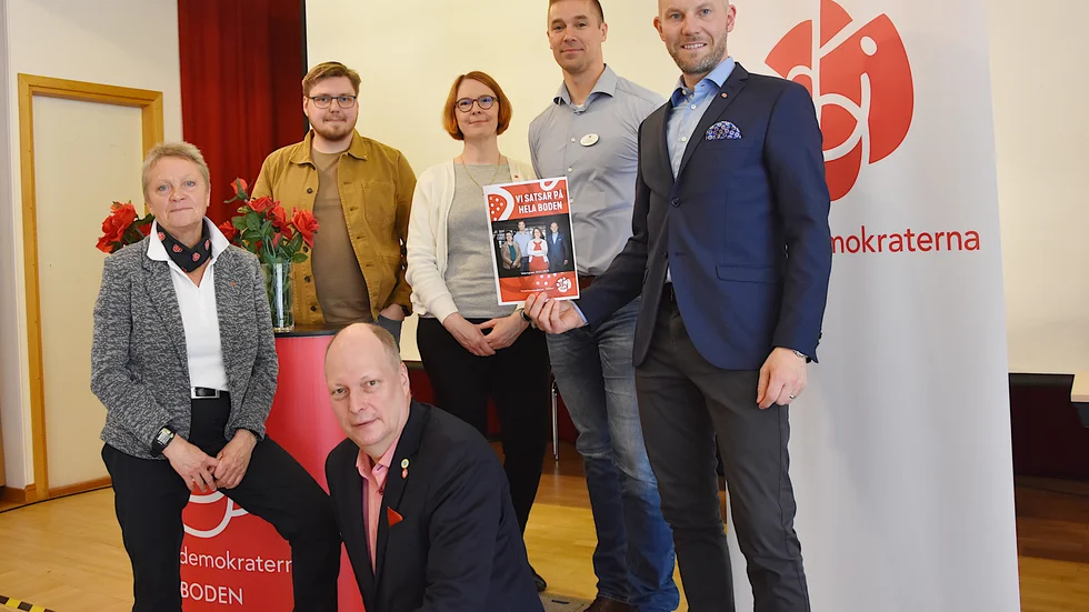 Det gick bra för Socialdemokraterna i Boden. På bilden syns några av spelarna i det vinnande laget. Fr v Margith Dyrander, Emil Norén, Béatrice Öman, Johan Lund och Claes Nordmark samt längst fram Håkan Jansson.