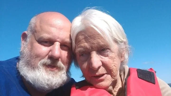 Hans Linde arrangerade båtturen för äldreboendet. Ethel Sjöholm var en av de lyckliga som åkte med.