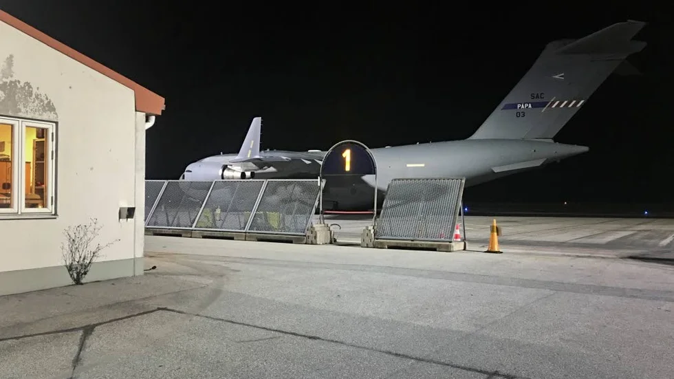 På fredagskvällen stod planet kvar på Visby flygplats.