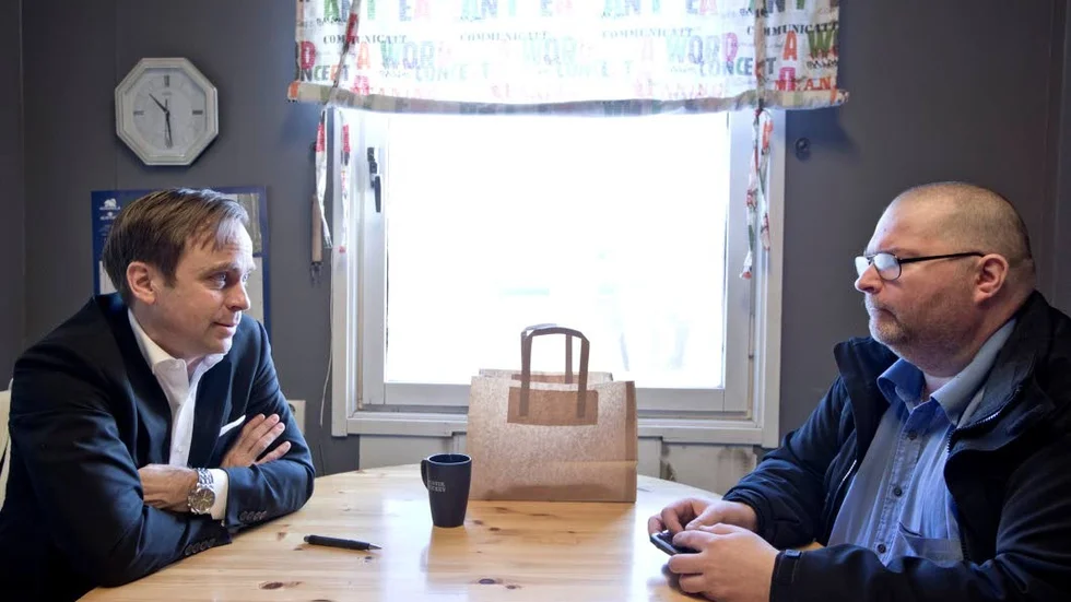 "Det är ledsamt att du blivit så lurad. Jättetråkigt, jättebeklagligt, men vi kommer att kompensera skadan fullt ut, säger SEB-chefen Nils-Åke Claeson och aviserar en snar utbetalning på 420?902 kronor plus ränta till Stefan Stenberg.