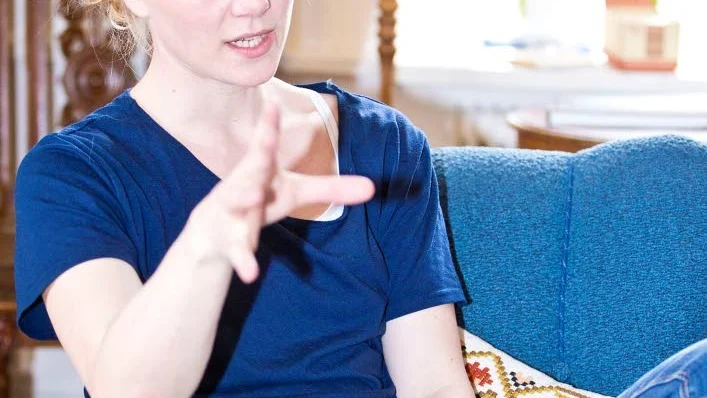Lisen Jakobsson har jobbat som naprapat i fyra år, först i Stockholm och nu driver hon eget på Gästgivargården i Öjebyn. Hon träffar ofta människor med sömnbesvär på olika sätt.