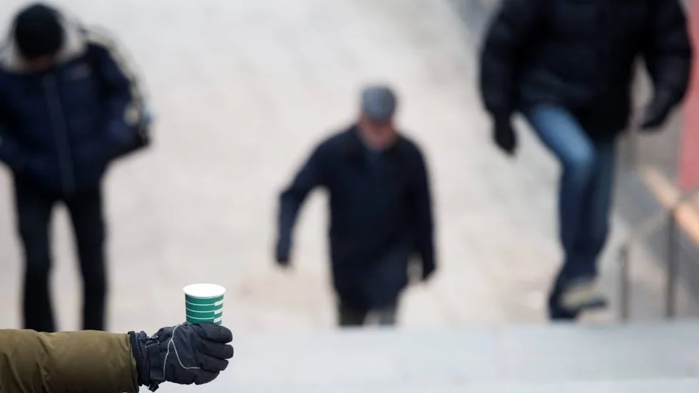 Piteå kommun har anslagit 10 000 kronor till boende för romer. Fram till den 22 april bereds fem personer plats på Storstrand.