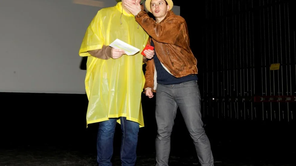 Erik Ellingsson och Andreas Wiklund gör en sketch om älgjakt.