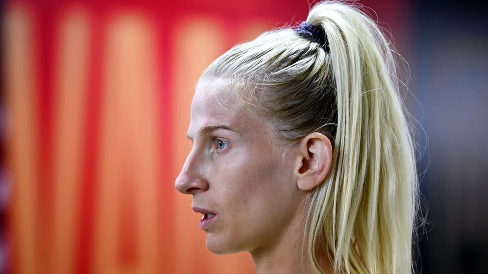 Sofia Jakobsson under torsdagens pressträff med det svenska landslaget inför fredagens landskamp mot Spanien i Córdoba.