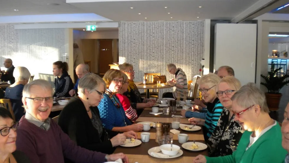 Premiär. ”Seniorlunch” intogs i glada och hungriga människors lag.
